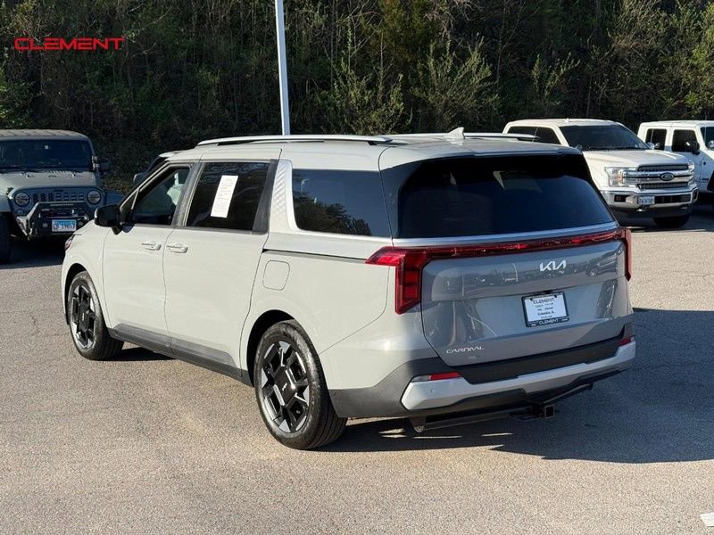 Used 2025 Kia Carnival EX image 3