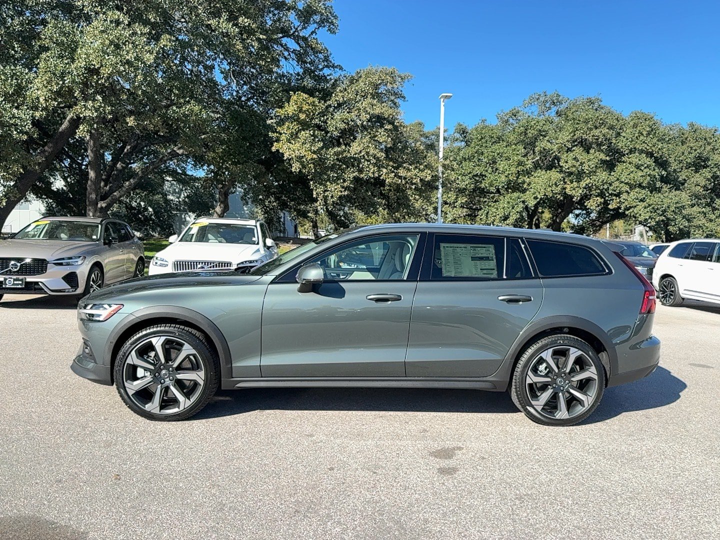 New 2026 Volvo V60 B5 Cross Country Plus w/ Climate Package AWD/4WD image 3