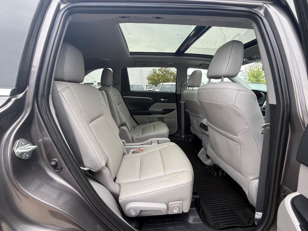 Used 2019 Toyota Highlander Limited Platinum AWD/4WD image 14