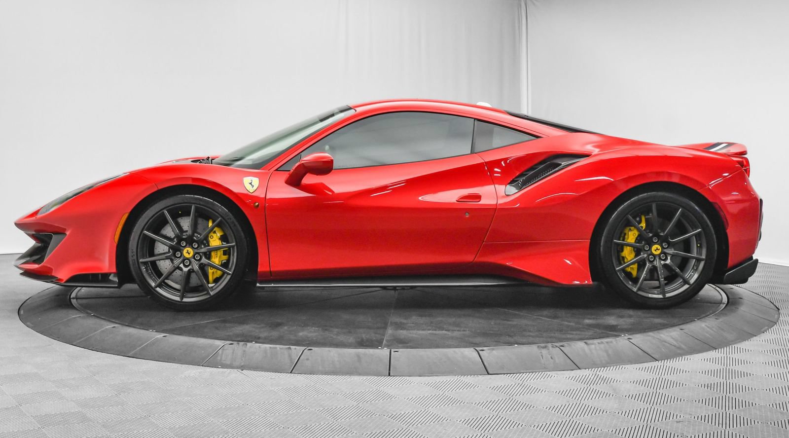Used 2020 Ferrari 488 Pista Coupe RWD image 4