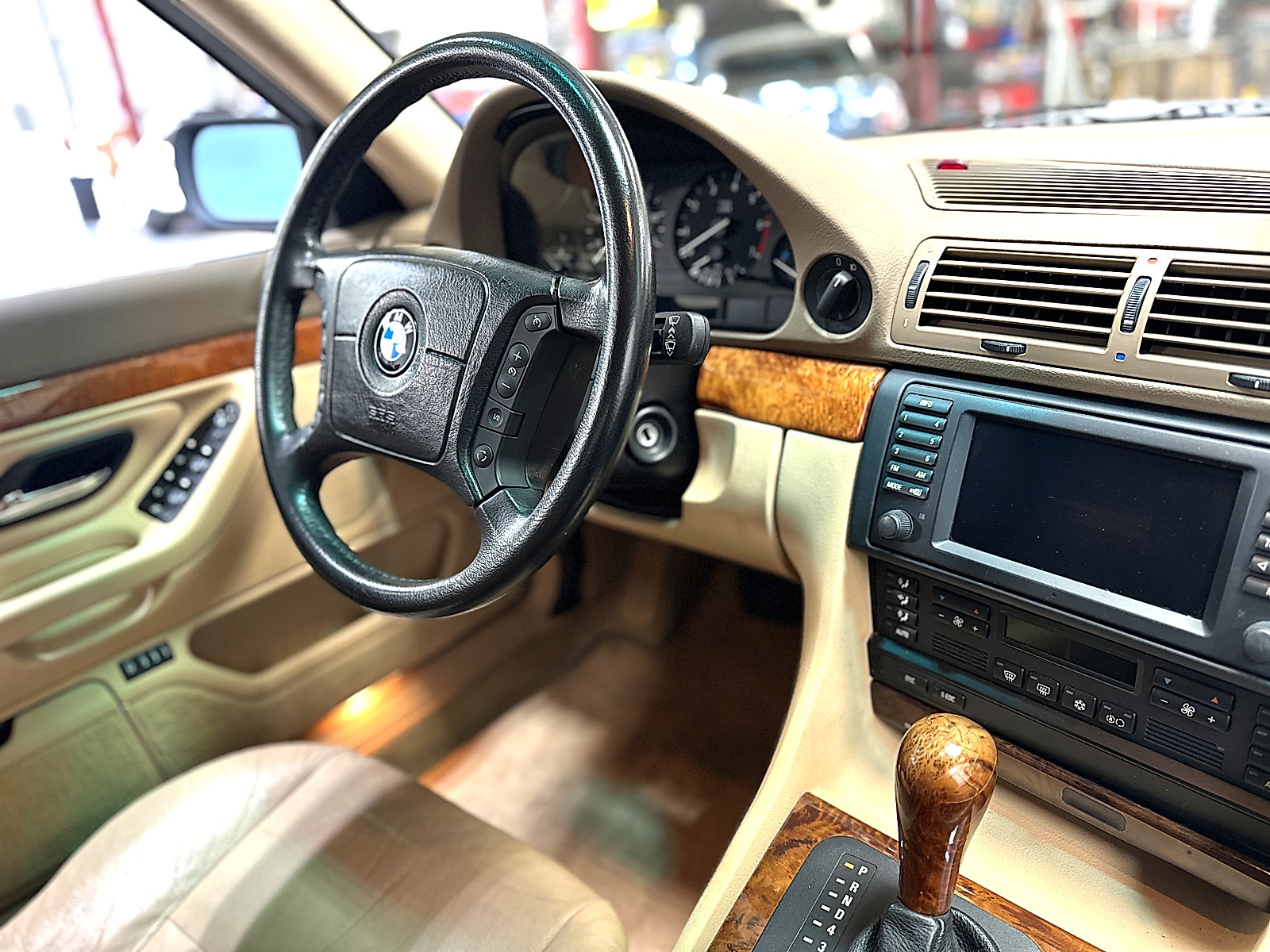 Used 2001 BMW 740iL image 15