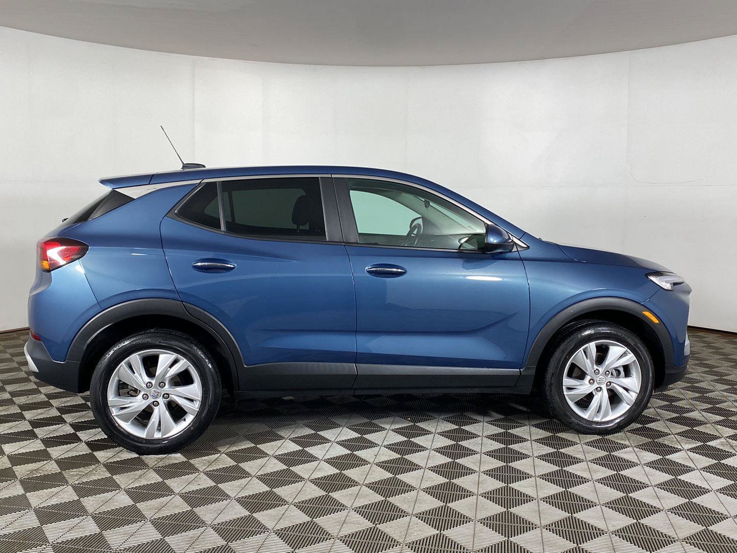 Used 2024 Buick Encore GX Preferred w/ Comfort Package AWD/4WD image 4