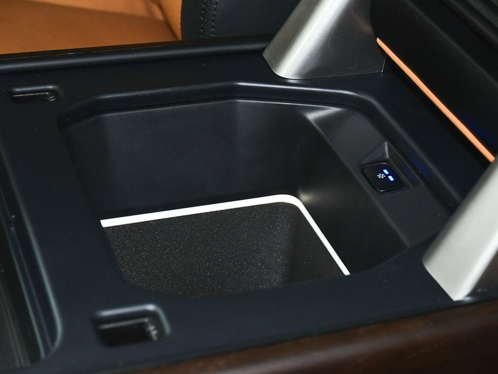 Used 2024 Land Rover Defender 130 X-Dynamic SE image 45