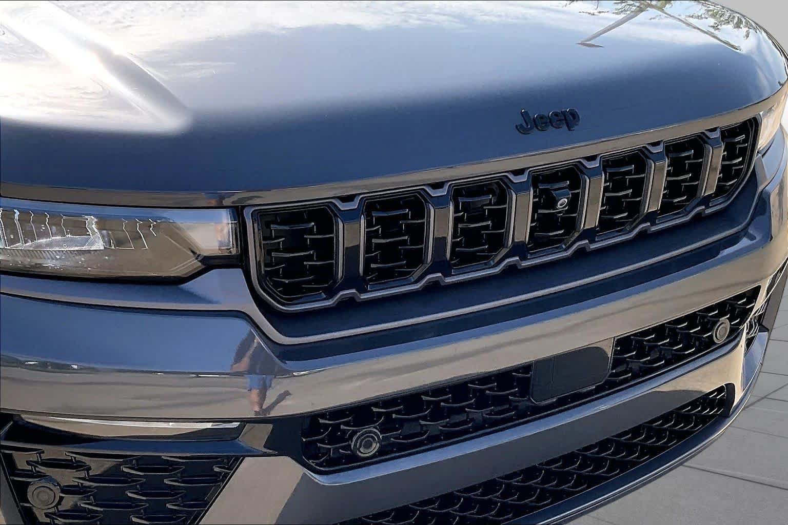 Used 2026 Jeep Grand Cherokee Limited AWD/4WD image 29