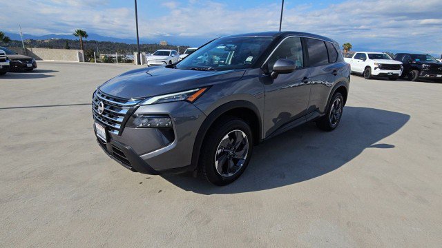 Used 2026 Nissan Rogue SV FWD image 4