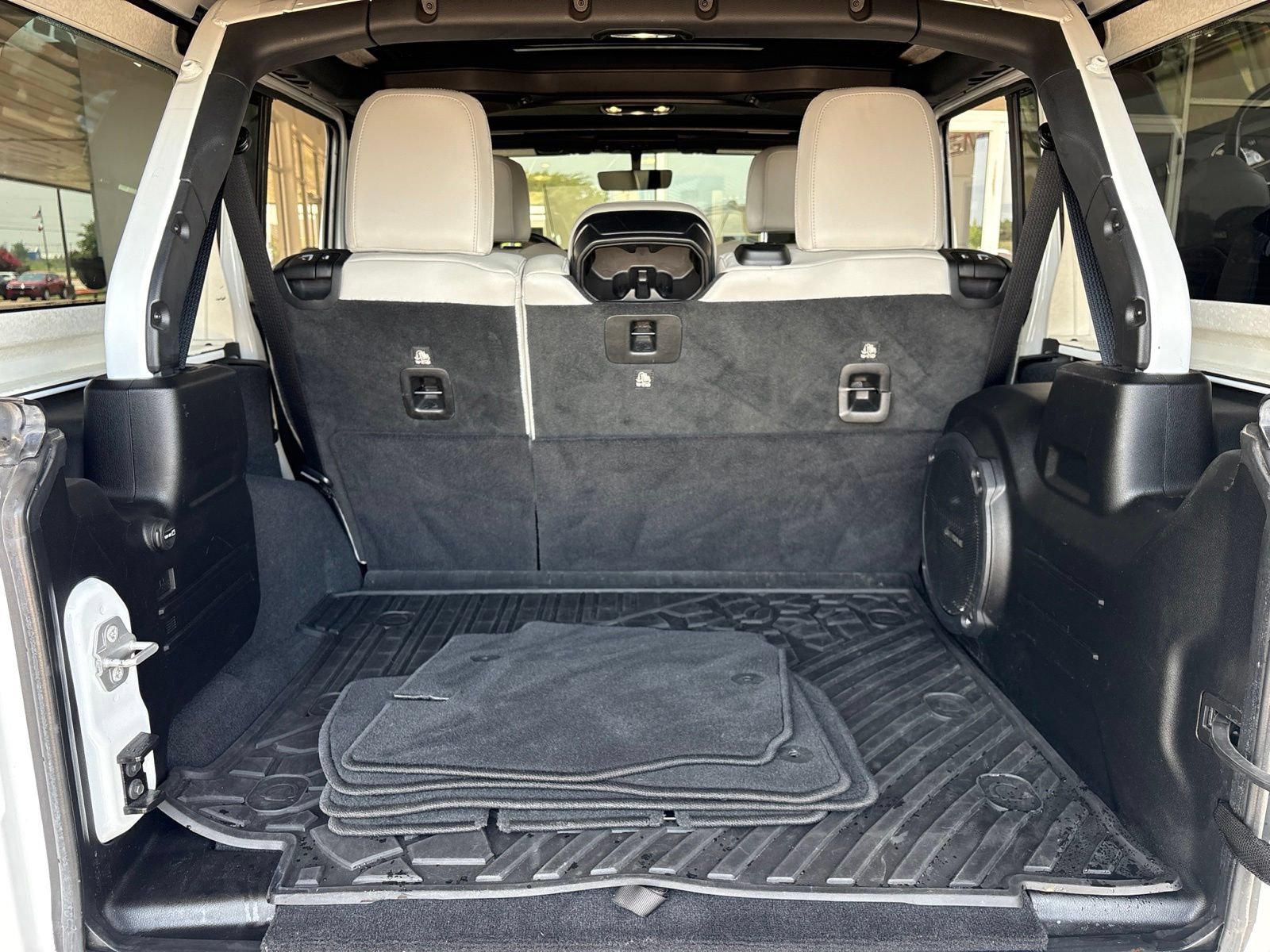 Used 2021 Jeep Wrangler Unlimited Sahara AWD/4WD image 16