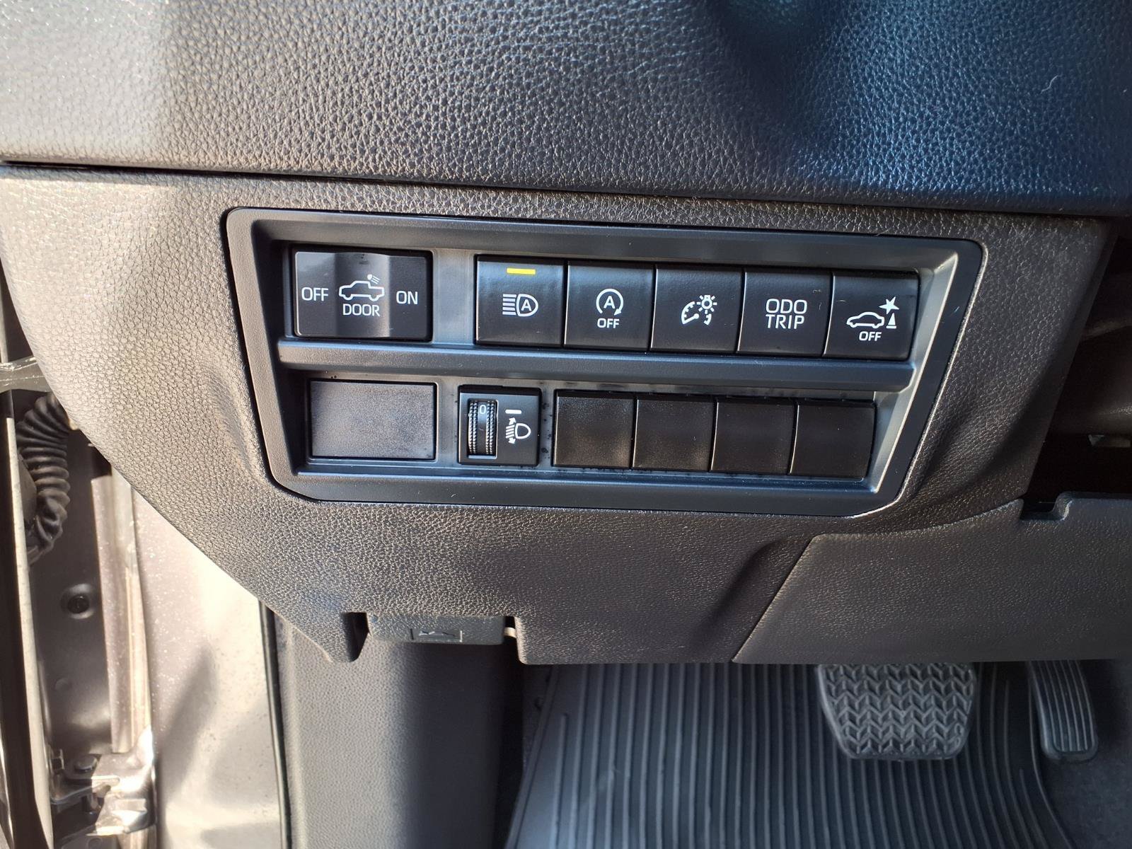 Used 2026 Toyota Tundra SR5 w/ SR5 Convenience Package AWD/4WD image 24