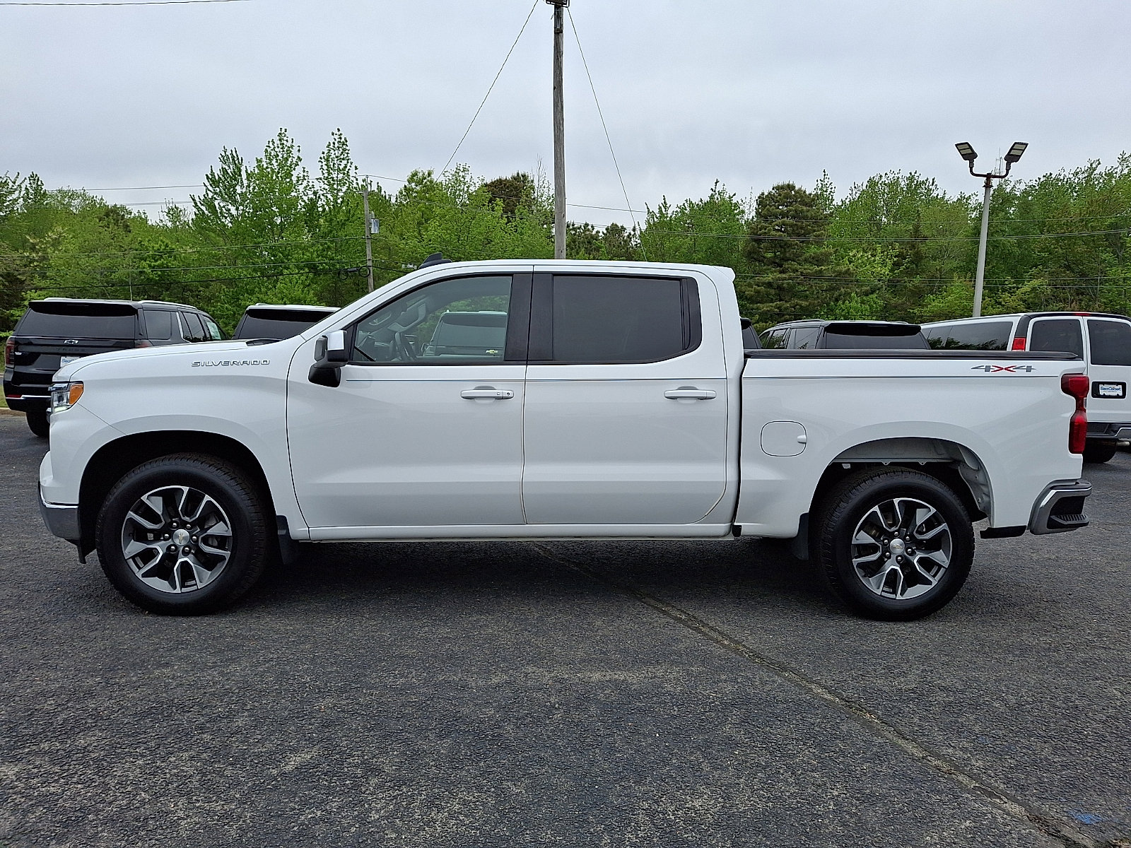 Used 2024 Chevrolet Silverado 1500 LT AWD/4WD image 4