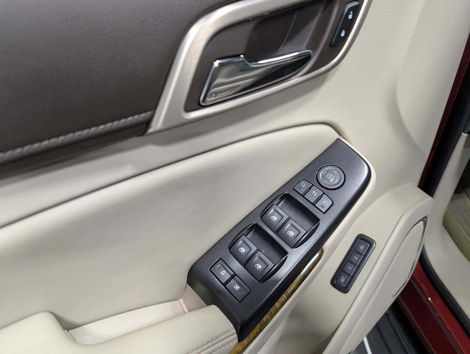 Certified 2017 GMC Yukon Denali image 43