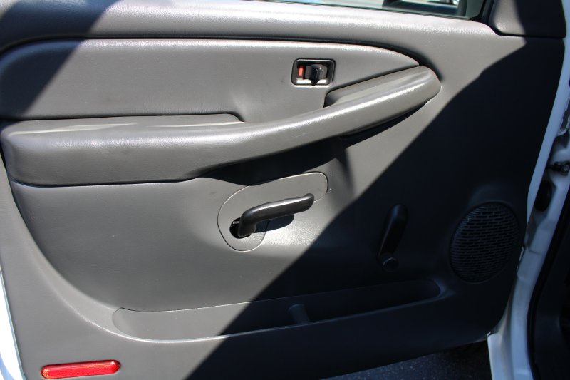 Used 2006 Chevrolet Silverado 3500 2WD Regular Cab image 10