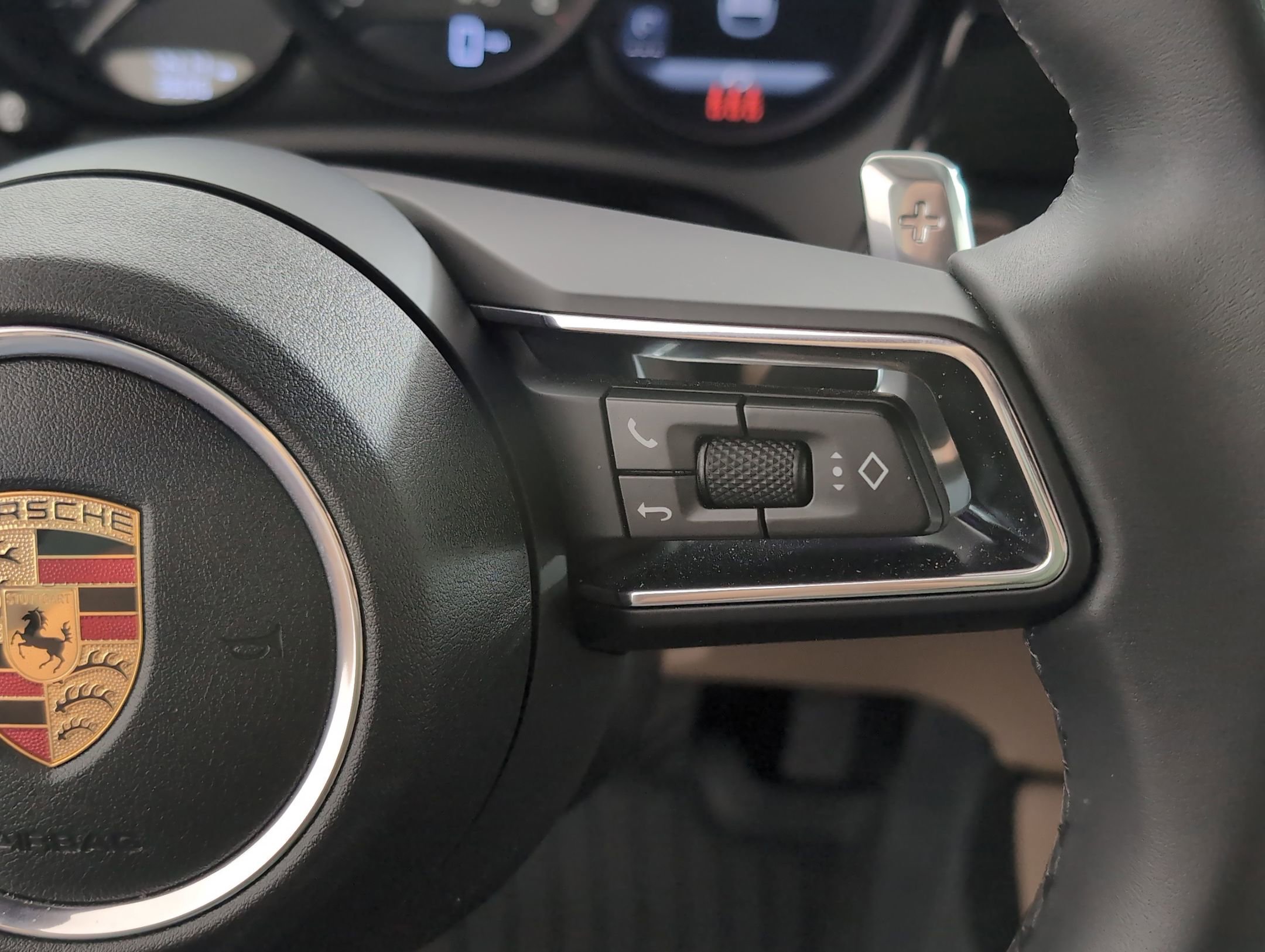 Used 2025 Porsche Macan image 32