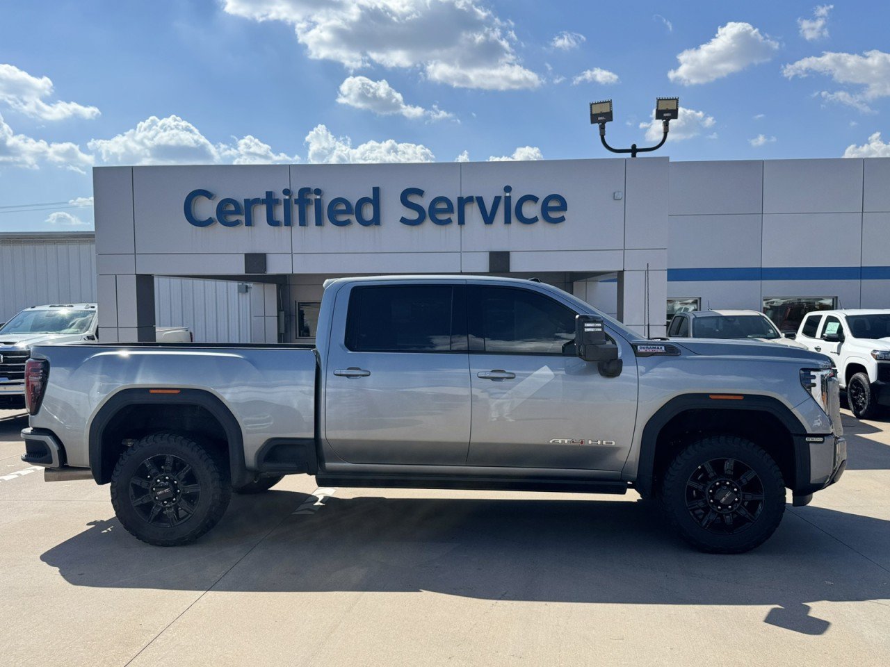 Used 2024 GMC Sierra 2500 AT4 w/ AT4 Premium Plus Package AWD/4WD image 2