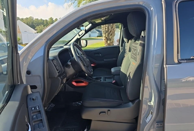 Certified 2023 Nissan Frontier PRO-4X w/ Technology Package AWD/4WD image 3