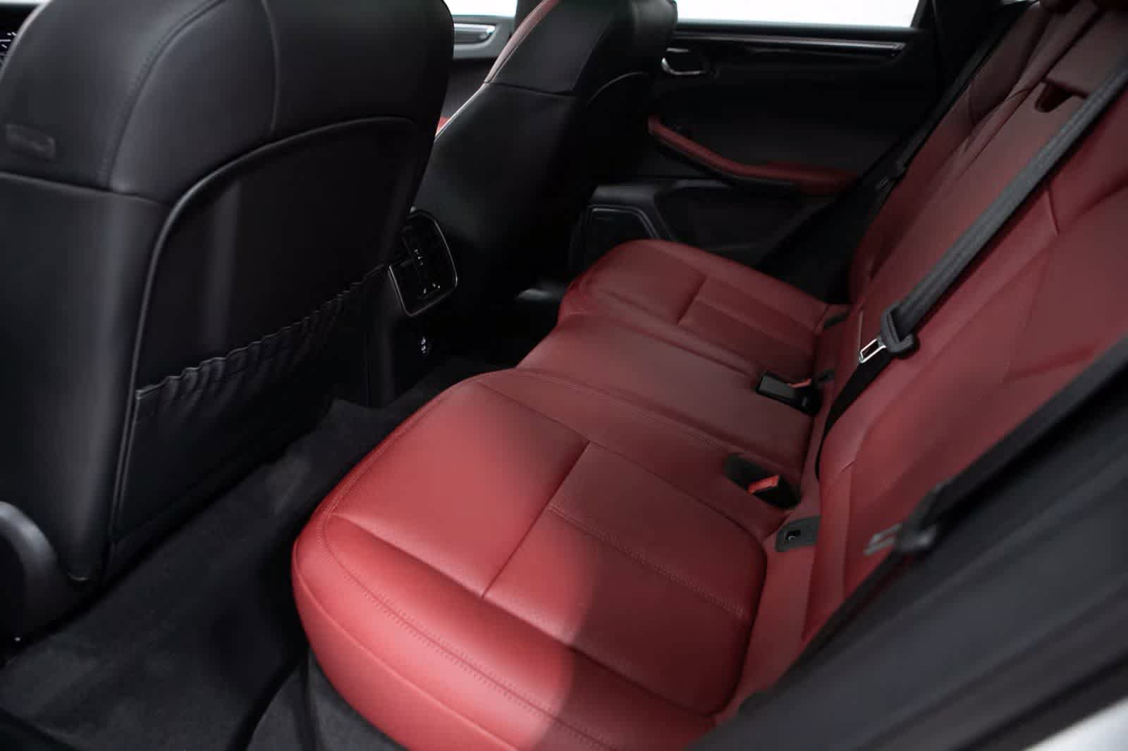 Used 2026 Porsche Macan AWD/4WD image 36