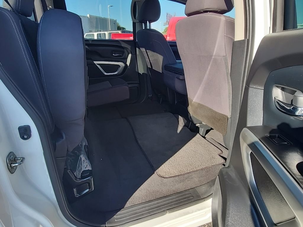 Used 2022 Nissan Titan SV AWD/4WD image 25