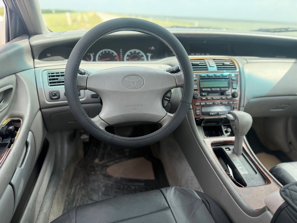 Used 2001 Toyota Avalon XLS image 10