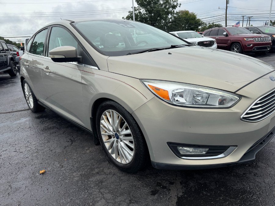 Used 2016 Ford Focus Titanium w/ Titanium Technology Package FWD image 12