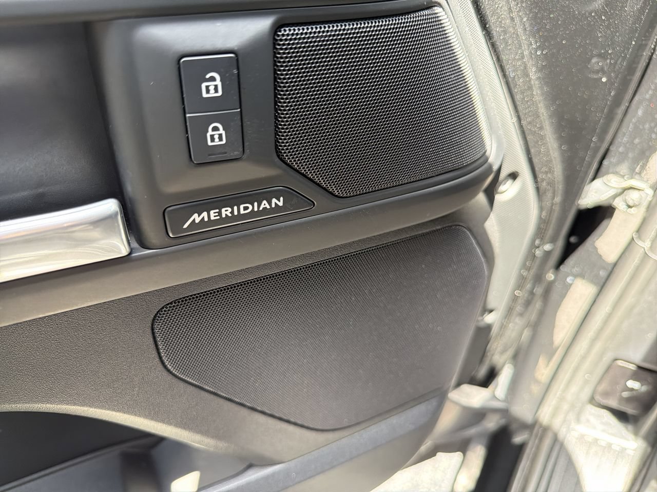 Used 2025 Land Rover Defender 110 S AWD/4WD image 17