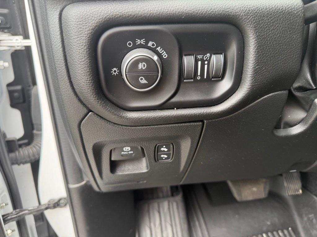 Used 2025 RAM 1500 Big Horn AWD/4WD image 16
