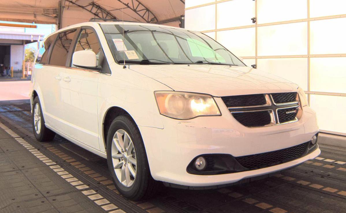 Used 2019 Dodge Grand Caravan SXT image 3