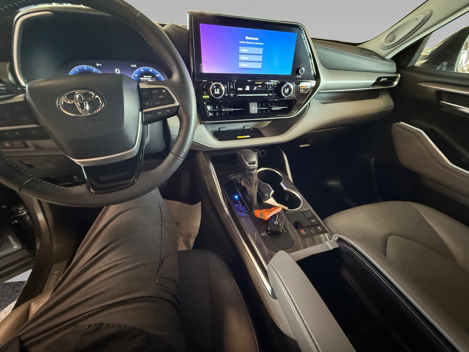 Used 2023 Toyota Highlander Limited FWD image 20