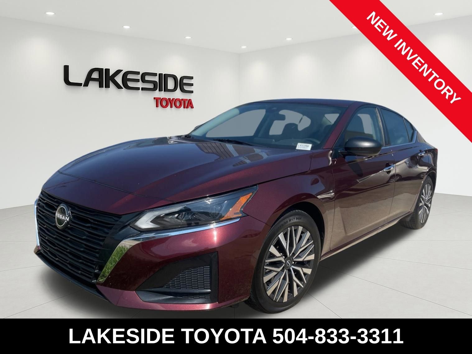 Used 2024 Nissan Altima 2.5 SV image 2
