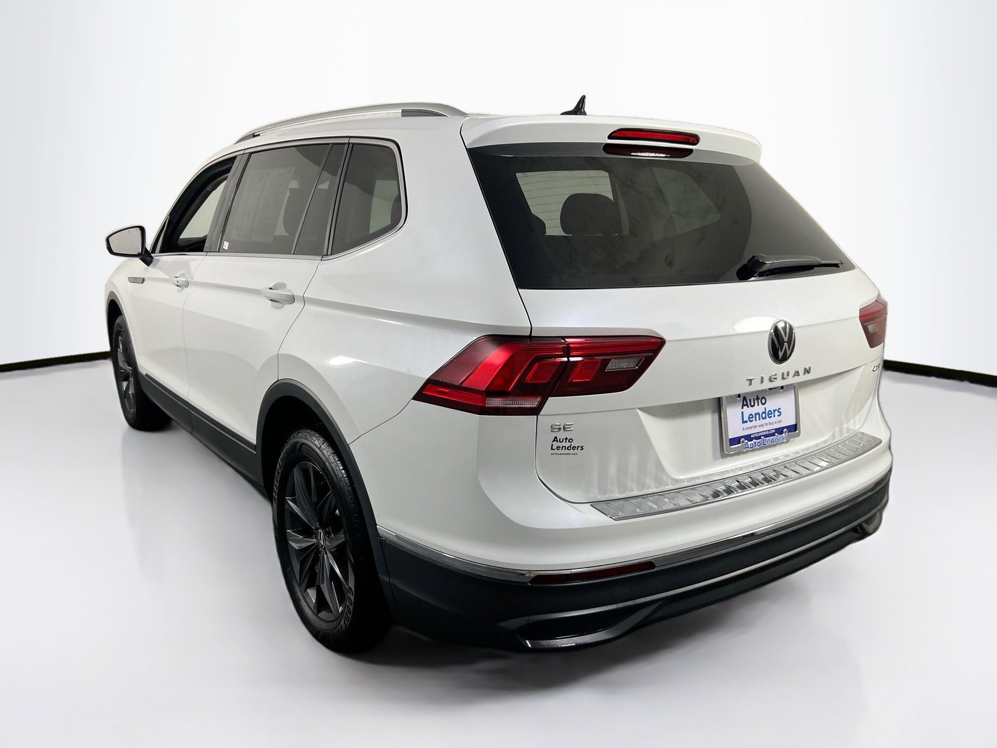 Used 2023 Volkswagen Tiguan SE AWD/4WD image 7
