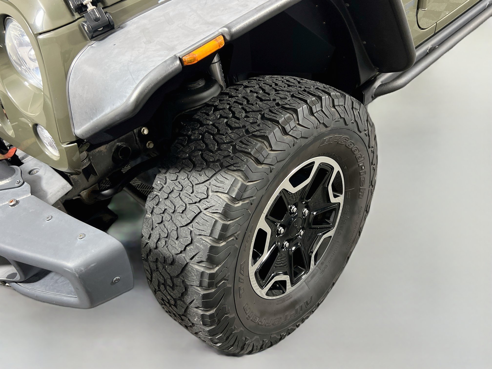 Used 2015 Jeep Wrangler Unlimited Rubicon AWD/4WD image 13