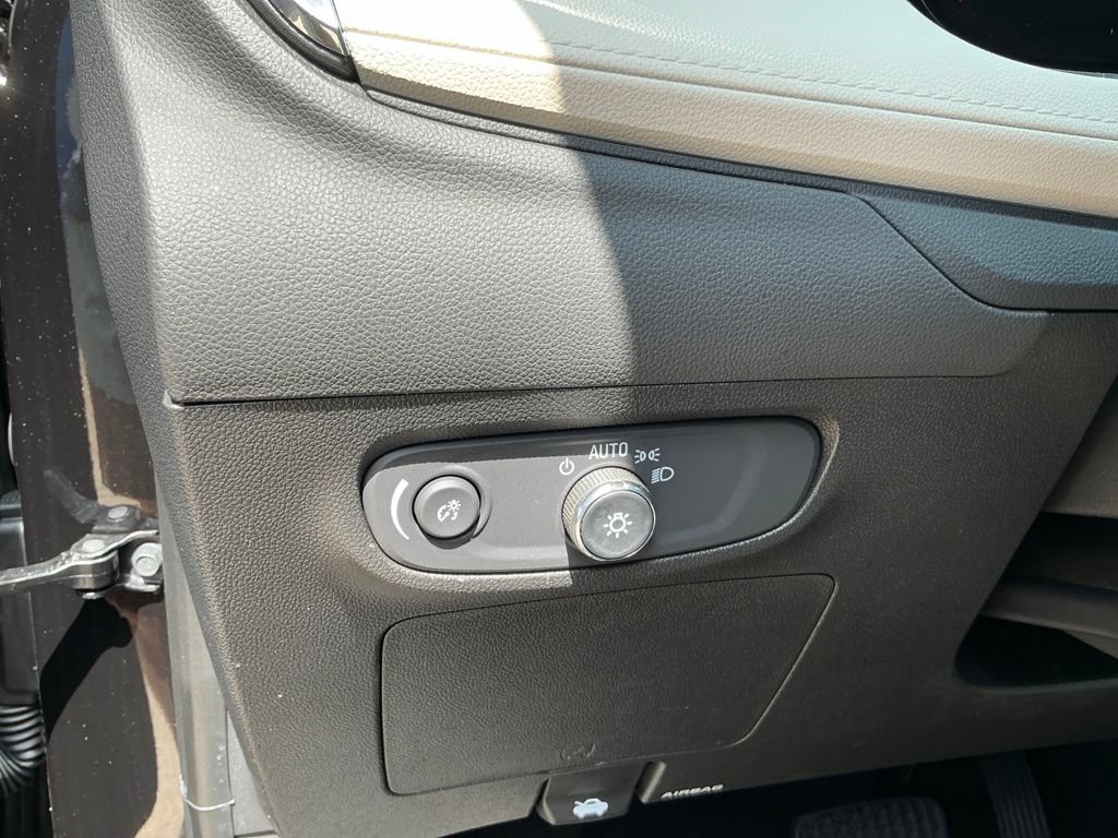 Used 2026 Buick Encore GX Avenir w/ Avenir Technology Package FWD image 27