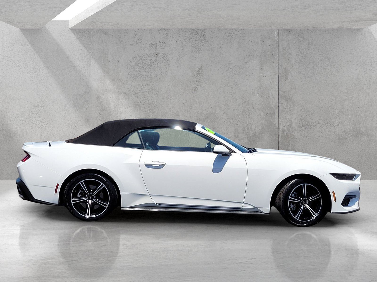Used 2025 Ford Mustang Premium RWD image 4
