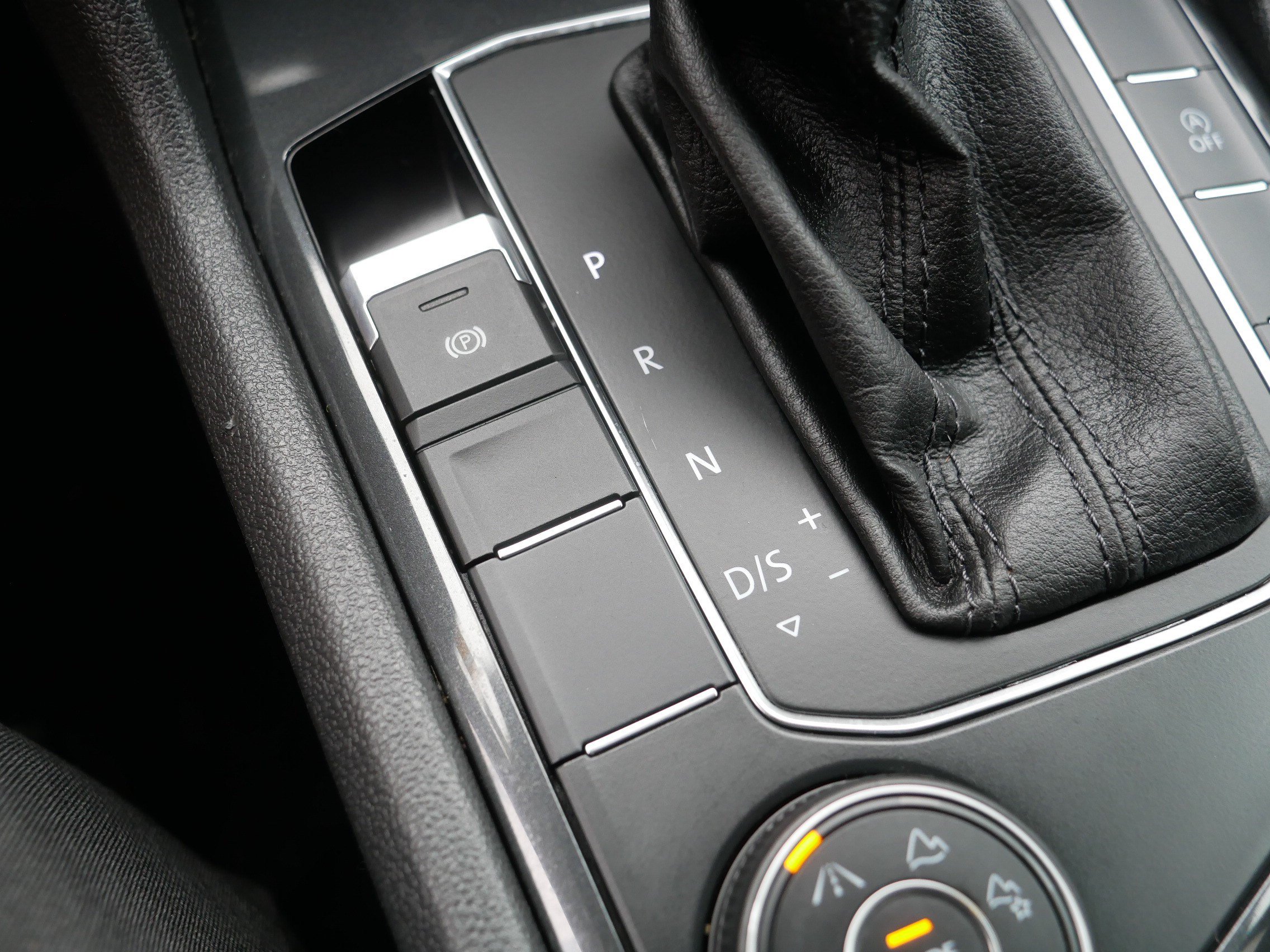 Used 2019 Volkswagen Tiguan S AWD/4WD image 32