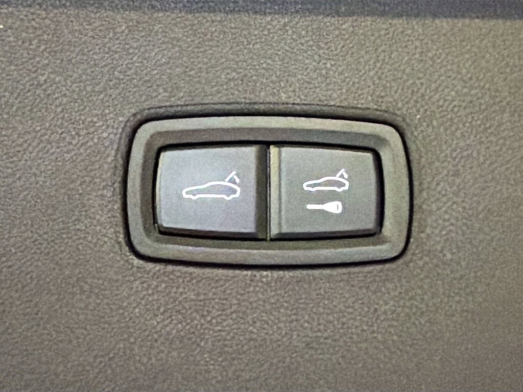 Used 2025 Porsche Cayenne Turbo AWD/4WD image 14