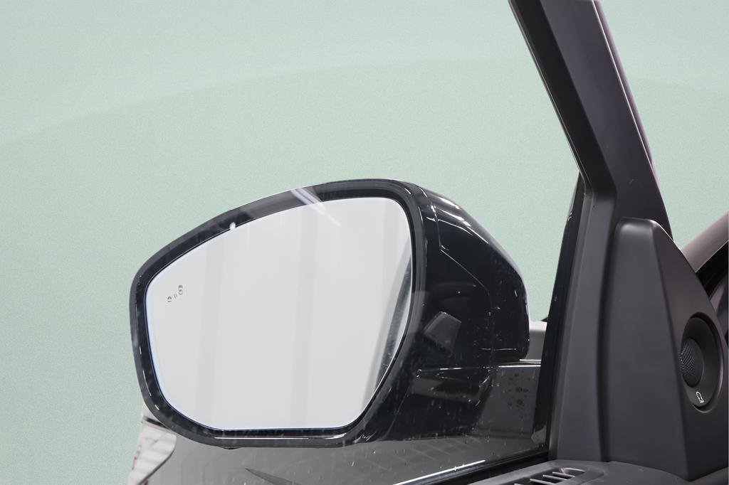 Used 2025 Lincoln Navigator Reserve image 23