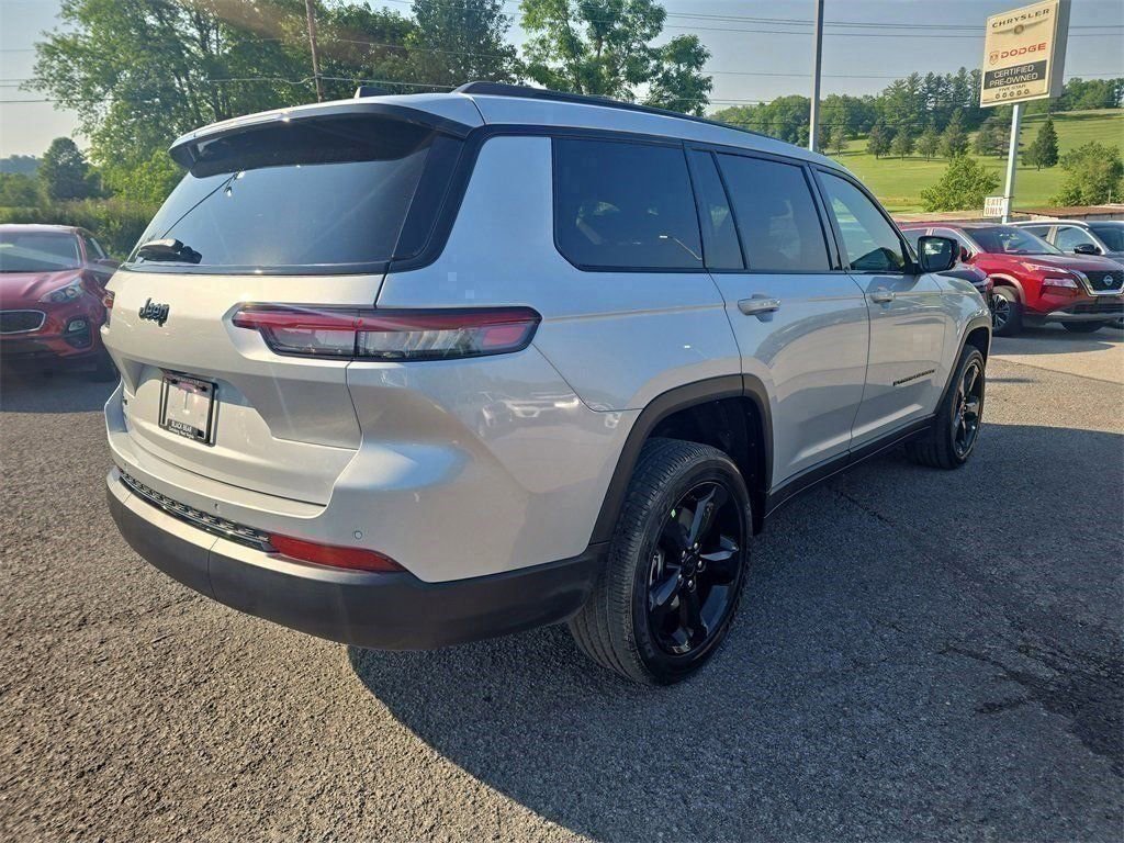 New 2025 Jeep Grand Cherokee L Altitude image 4