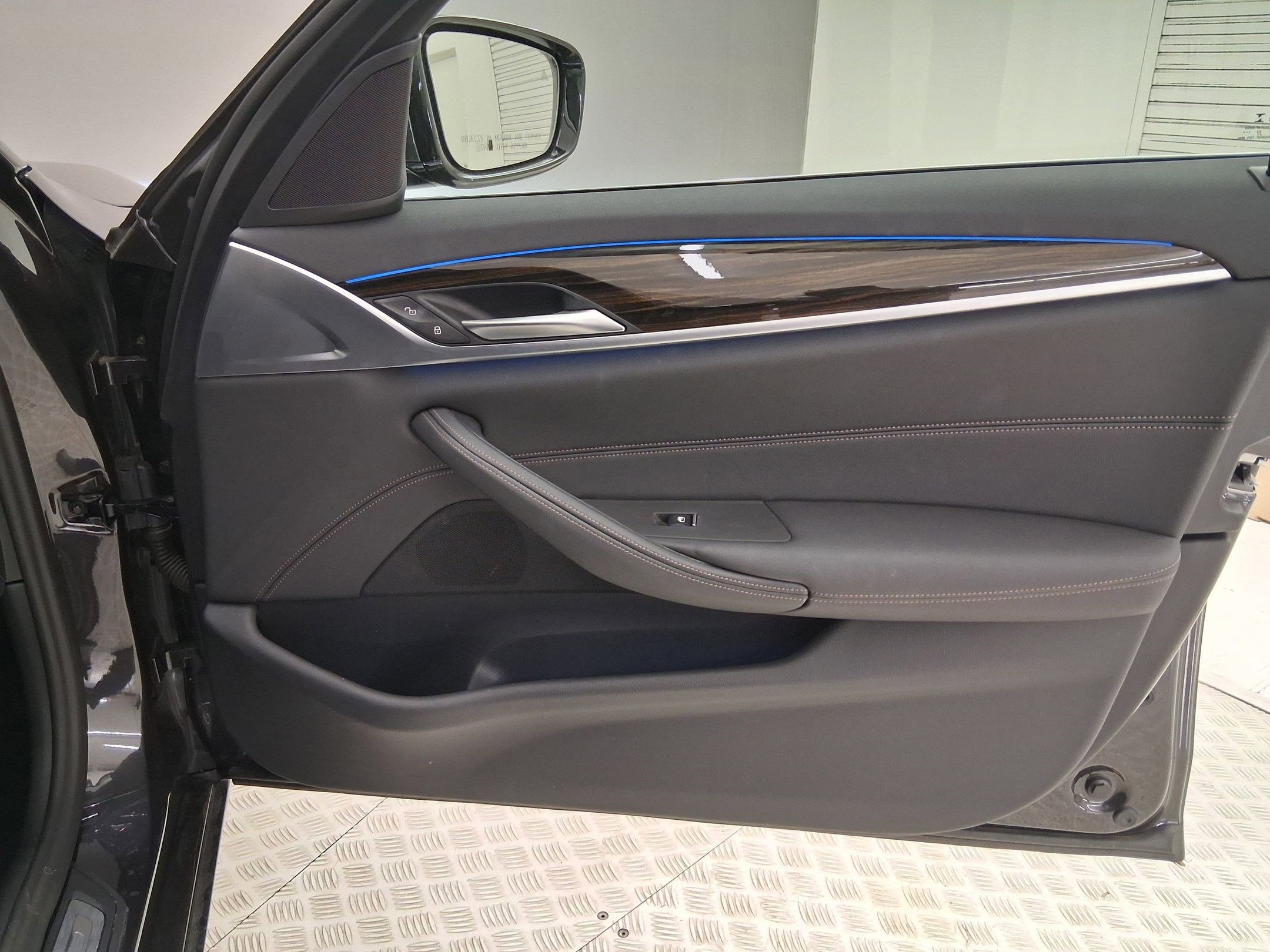 Used 2023 BMW 530e w/ Convenience Package RWD image 37