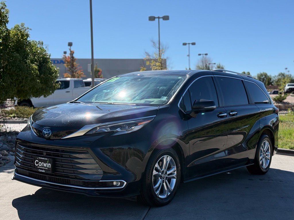 Used 2022 Toyota Sienna Platinum AWD/4WD image 3