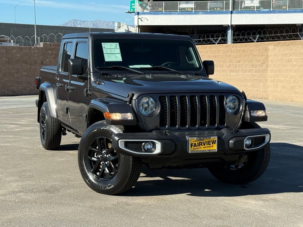 Used 2023 Jeep Gladiator Sport image 3
