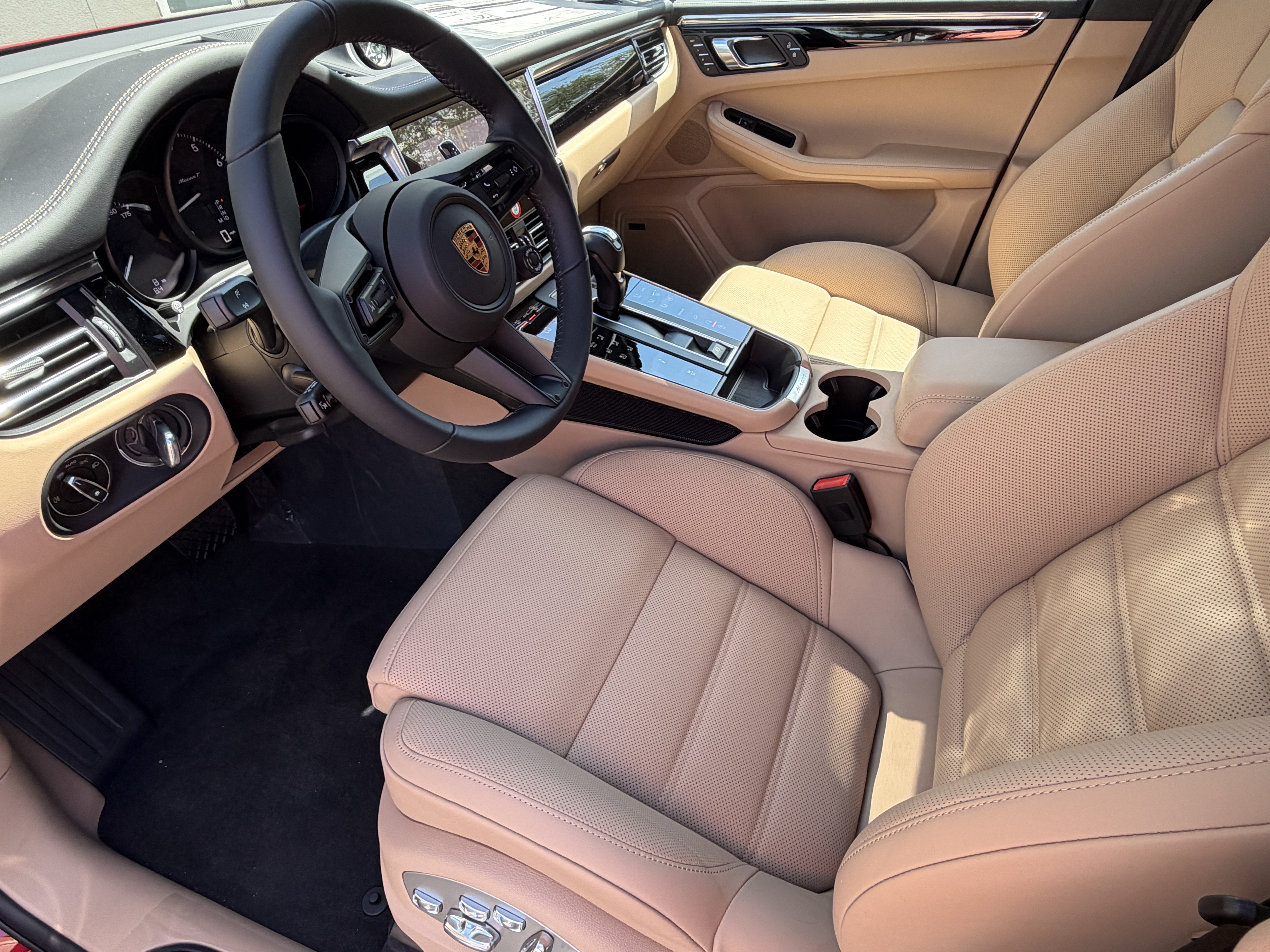 New 2026 Porsche Macan Turbo AWD/4WD image 4