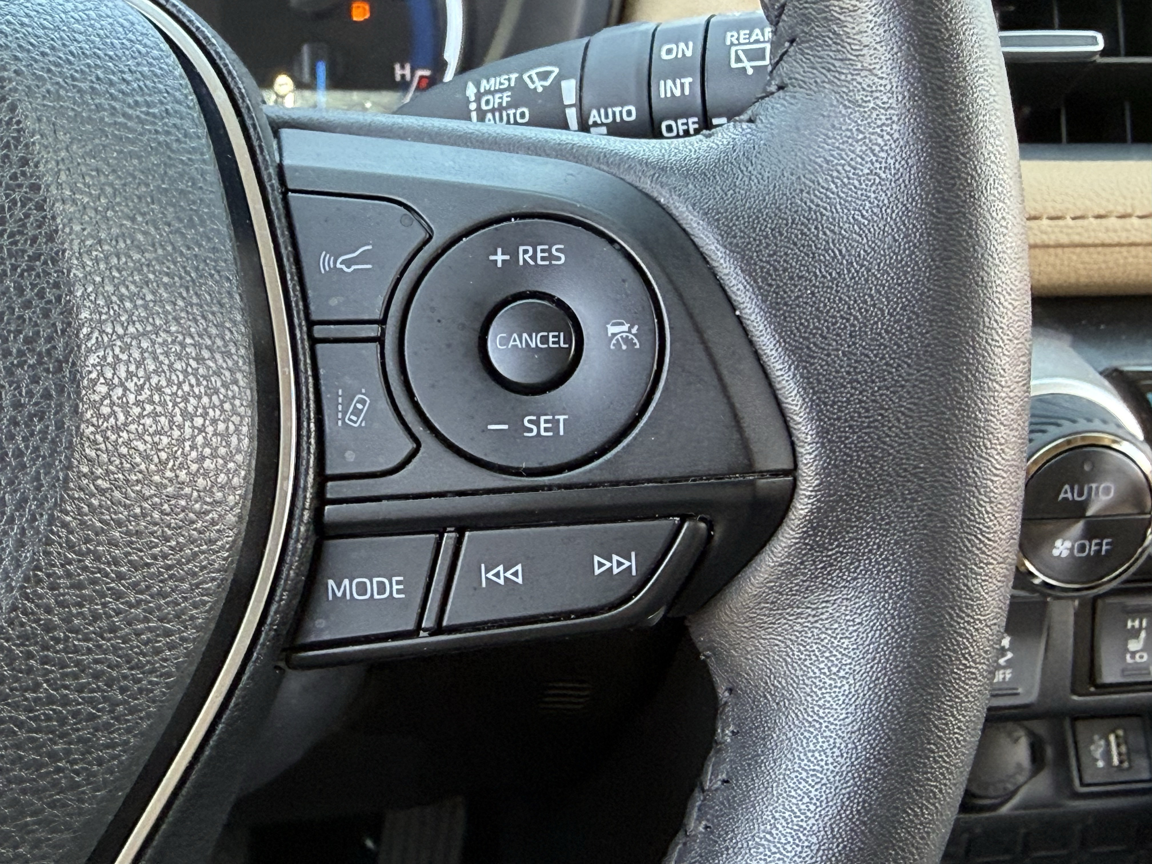 Certified 2025 Toyota RAV4 XLE Premium AWD/4WD image 32