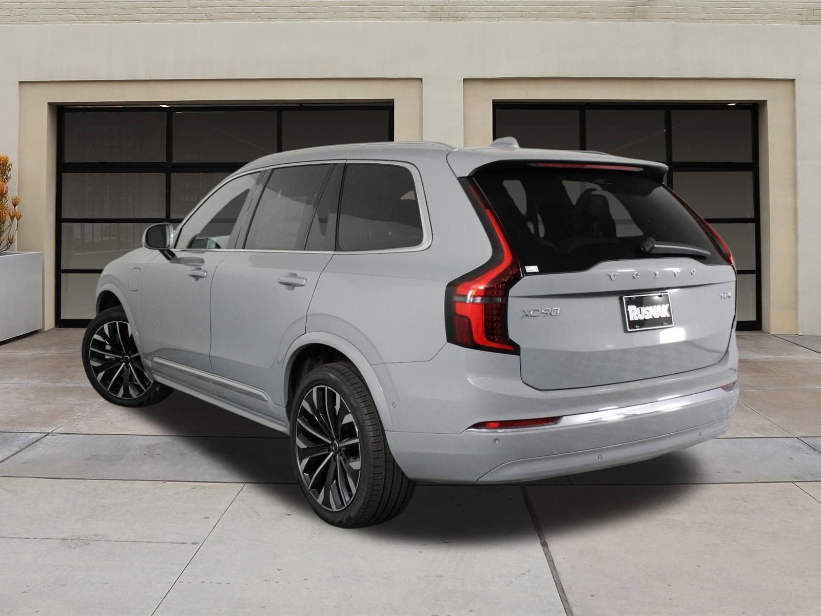 New 2026 Volvo XC90 T8 Plus image 3