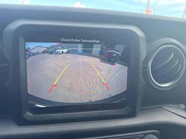 Used 2018 Jeep Wrangler Unlimited Sahara AWD/4WD image 30