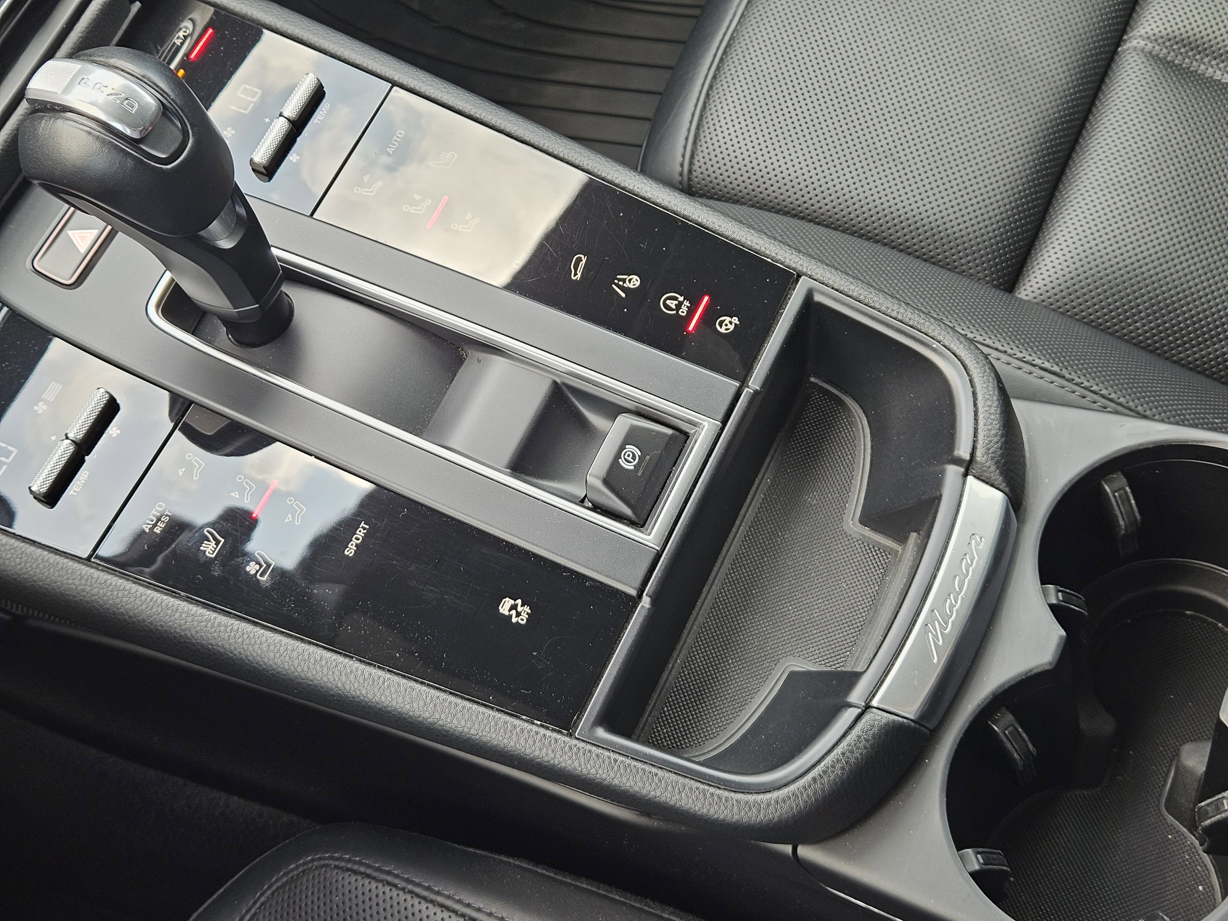 Certified 2022 Porsche Macan AWD/4WD image 20