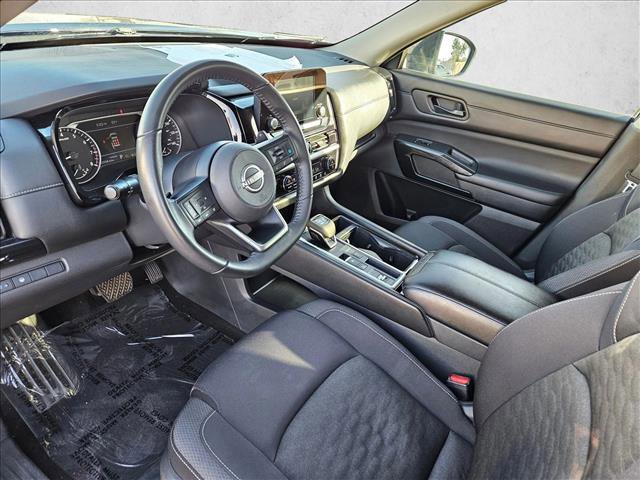 Used 2024 Nissan Pathfinder SV image 10