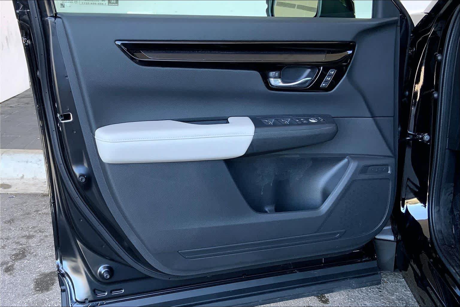 Used 2025 Honda CR-V EX-L image 37