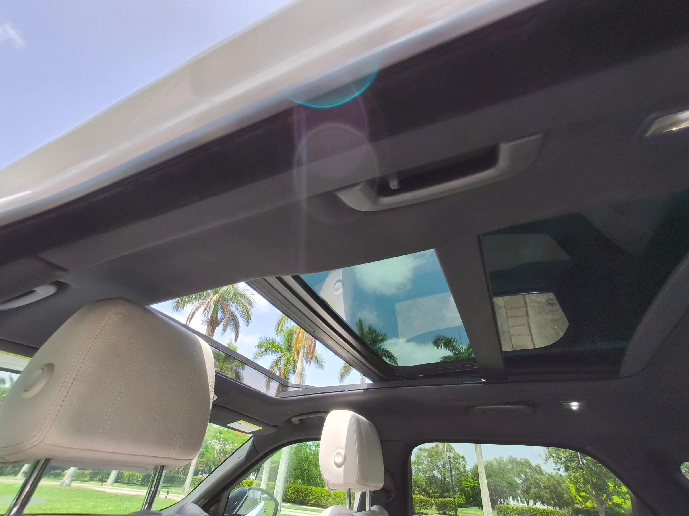 Used 2019 Land Rover Range Rover Velar R-Dynamic SE image 25