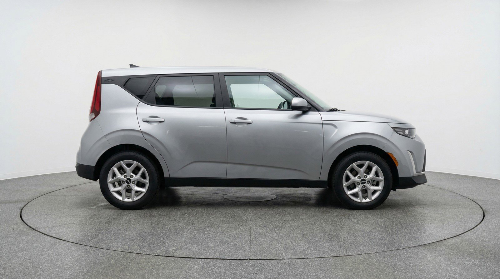 Used 2025 Kia Soul LX w/ LX Technology Package FWD image 11