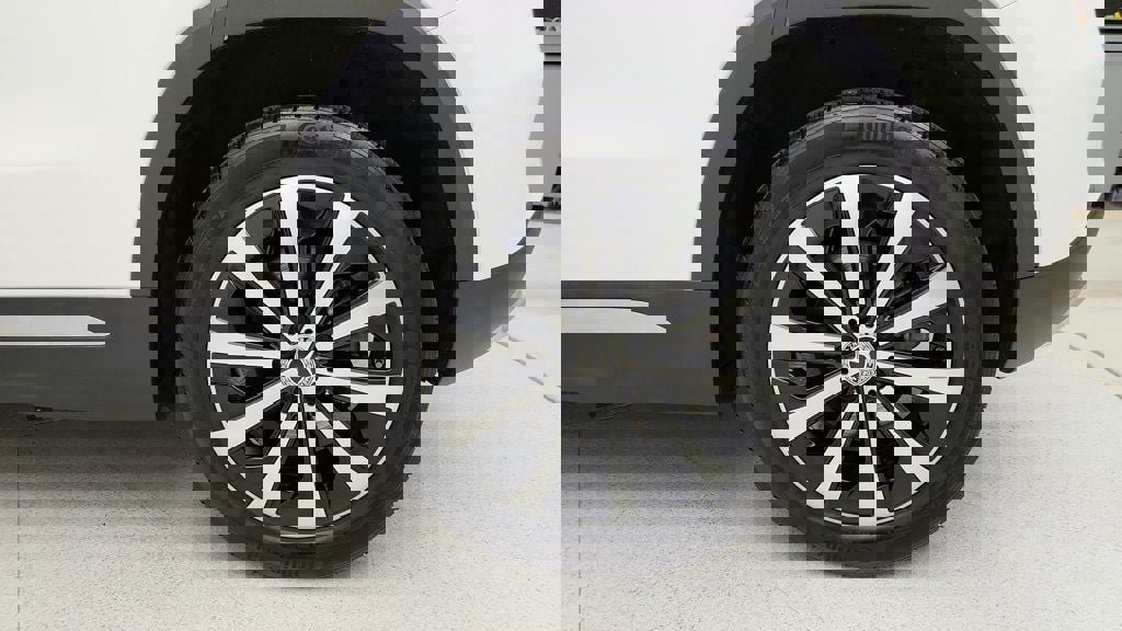 Used 2023 Mercedes-Benz GLA 250 w/ Premium Package image 9