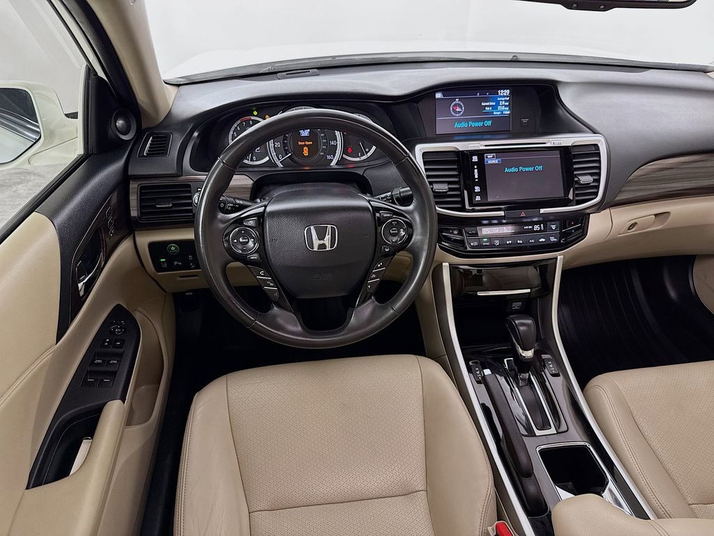 Used 2017 Honda Accord Touring image 25