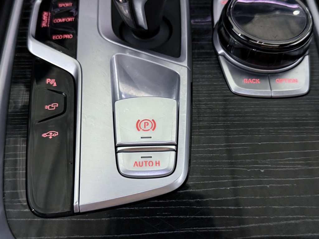 Used 2022 BMW 750i xDrive w/ Luxury Rear Seating Package image 43