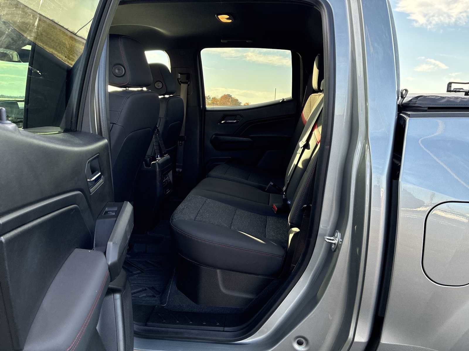 Used 2023 Chevrolet Colorado Z71 image 23